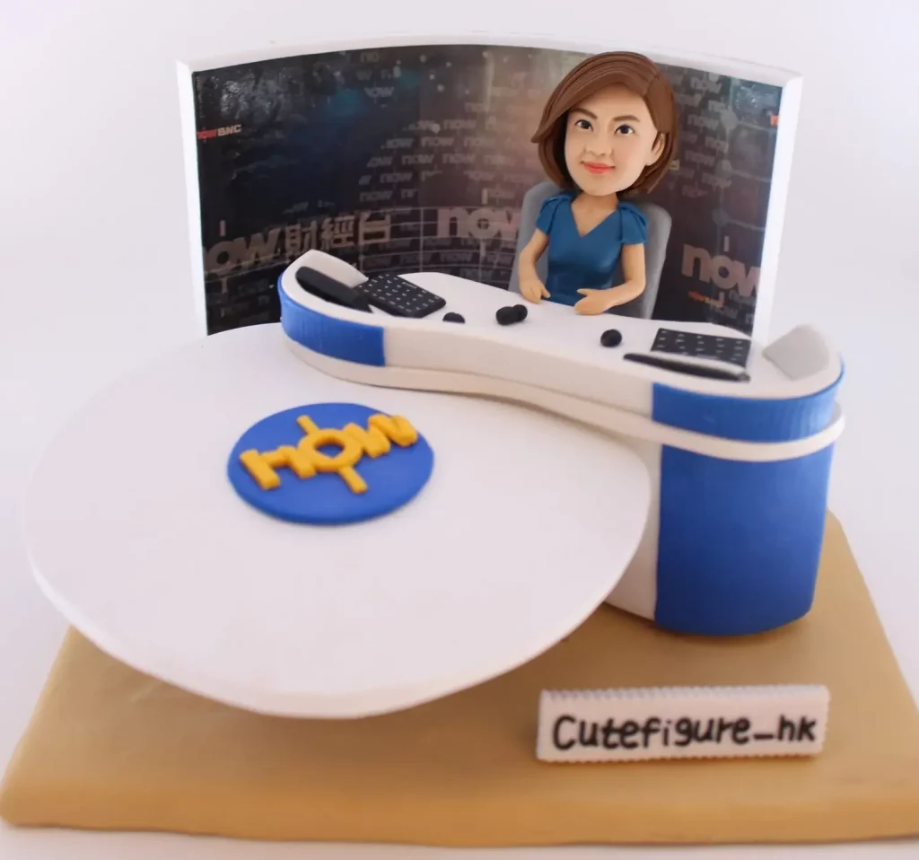 NOW財經台主播 祝賀禮物 CUTEFIGUREHK 客人好評回饋 公司禮物 人像公仔 真人公仔 老闆上司禮物 移民禮物 外國人人像公仔 老闆榮休禮物 老闆退休禮物 上司退休禮物 上司榮休禮物 退休farewell禮物 榮休farewell禮物 升職禮物 榮休紀念品 退休紀念品 退休禮物 女士退休禮物 退休紀念
