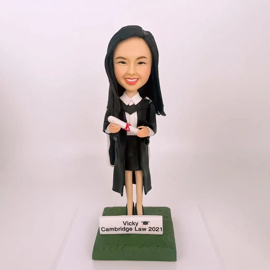 大學畢業禮物、畢業禮物推薦、畢業公仔、畢業花束、Q版公仔、學生畢業公仔、出班禮物、公仔花束、歡迎學校批量訂造優惠 畢業公仔 大學畢業公仔 大學畢業禮物 畢業禮物推薦 3d公仔訂造