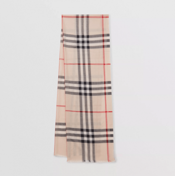 Burberry輕盈格紋羊毛絲綢圍巾 $3400 Burberry輕盈格紋羊毛絲綢圍巾 $3400