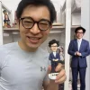 這份為林作先生訂製的人像公仔，連招牌笑容的弧度都幾乎還原，雙手交叉的姿態盡顯其自信。這證明了我們團隊不僅追求外形相似，更致力於捕捉人物的獨特氣場。