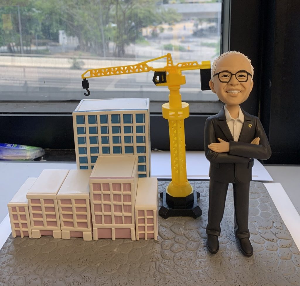 【從宏偉藍圖到匠心厚禮】CuteFigureHK 如何為華懋集團前行政總裁蔡宏興先生,鑄造榮休紀念