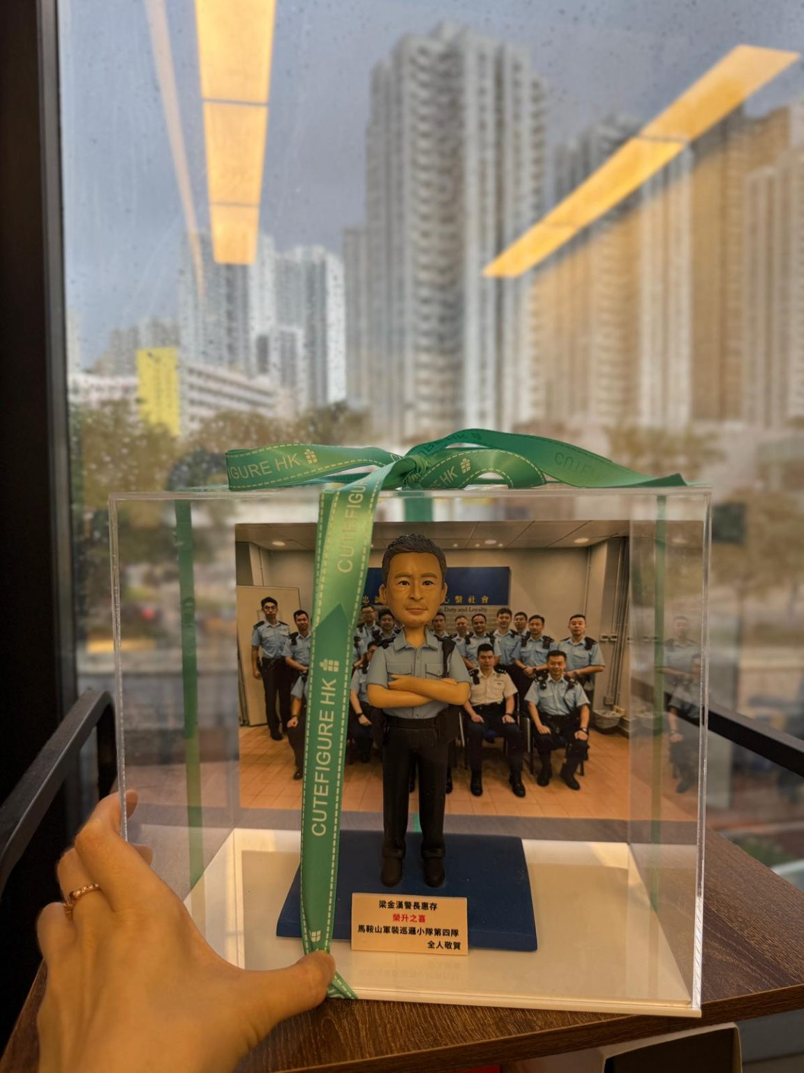 【警署內部訓練室背景】警察人像公仔|淺藍制服與裝備細節