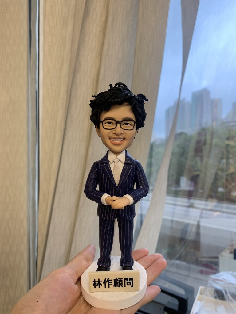 客製化西裝公仔｜金融保險從業員升職禮物