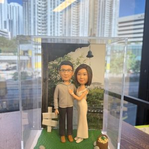 【情侶花園主題人像公仔】Forever Love & Happy Birthday｜展示盒客製擺件