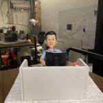 客製化公仔、辦公室場景、職場生活、電腦桌、山羊鬍、軟陶人偶、紀念禮物、工作日常、Q版寫實、辦公隔板