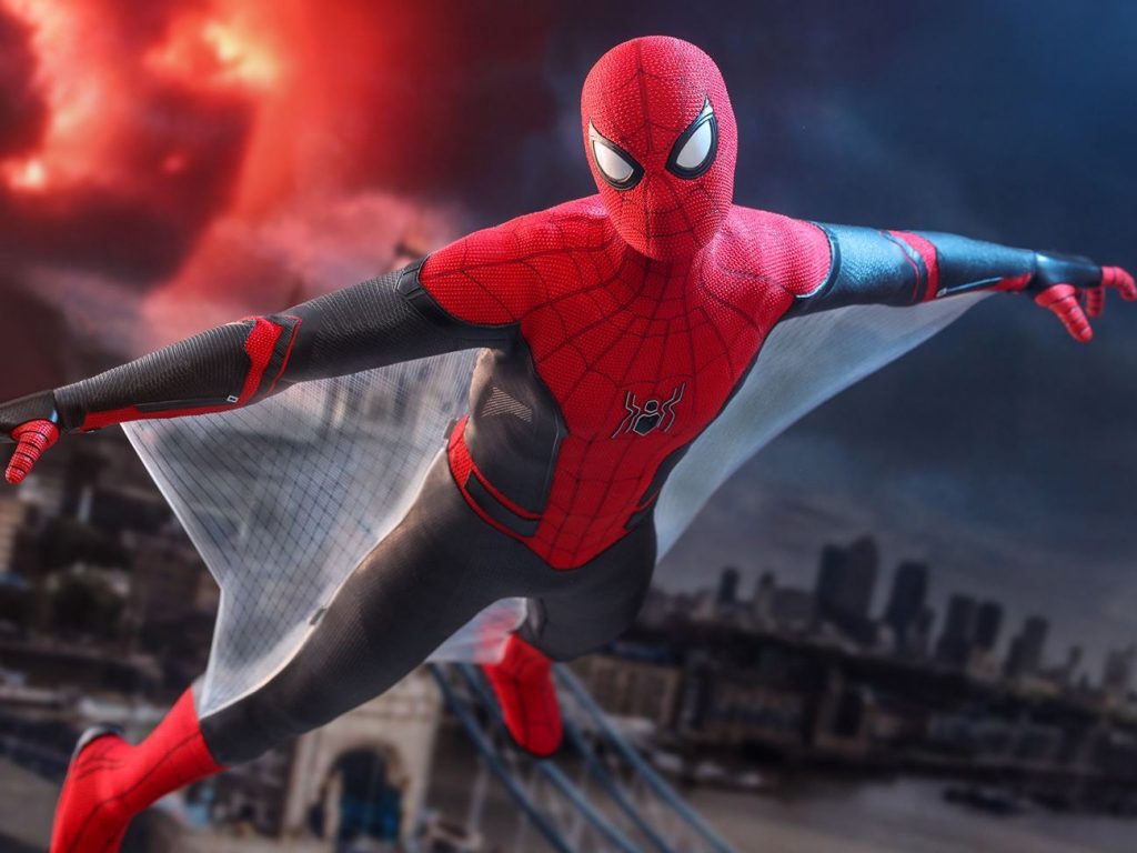 身穿紅黑色蜘蛛人戰衣、背部有白色滑翔翼的訂造人像公仔，於紐約城市背景中高空飛翔，展現蜘蛛女的英姿，是送禮首選的客製化公仔。