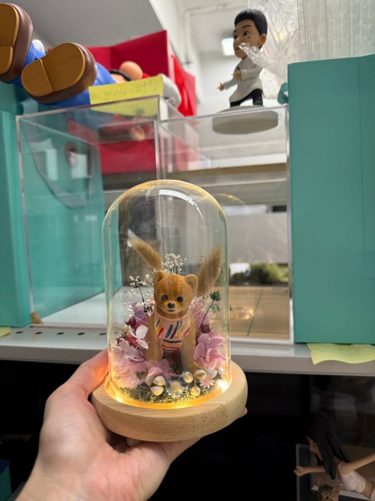 狗狗公仔 寵物公仔 pet figure 永生花 玻璃燈罩