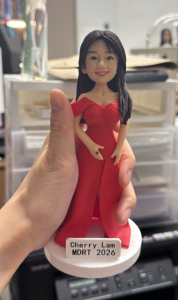 紅色裙 MDRT 唱歌 mic 女士 保險
