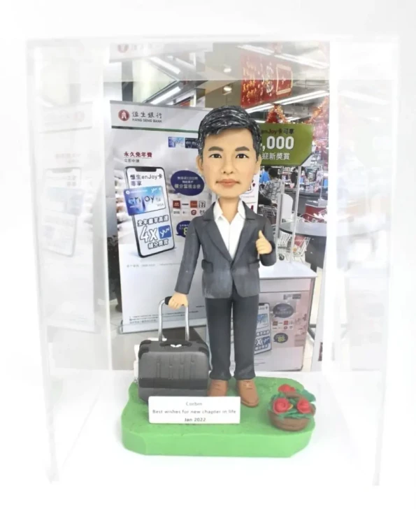 送給朋友、同事的移民禮物, 送吃禮物。朋友拿住行李箱