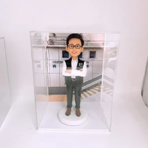 這是一份為紀念重要事業里程碑而精心訂製的【晉升】賀禮——一個專屬於【警務人員】的【人像公仔】。
