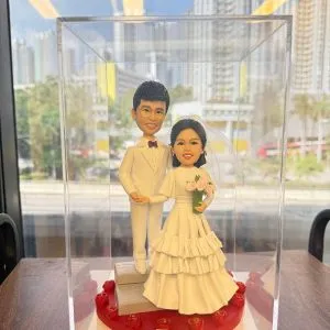 【紅寶石婚】40週年紀念公仔|白色婚禮造型 × 玫瑰心形台