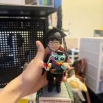 畢業袍手持花束與玩偶客製人像公仔