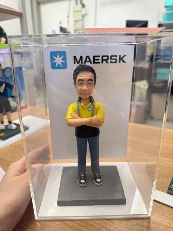 Maersk 黃黑制服職場致敬客製人像公仔連展示盒